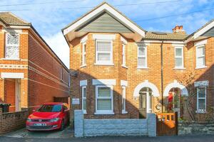 Picture #0 of Property #1273489341 in Cheltenham Road, Poole BH12 2ND