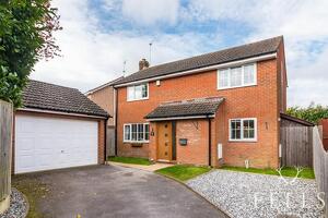 Picture #0 of Property #1288891641 in Haywards Farm Close, Verwood BH31 6XW