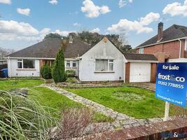 Picture #0 of Property #128970868 in Parkstone Heights, Lower Parkstone, Poole BH14 0QE