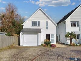 Picture #0 of Property #1299662541 in Leslie Road, Whitecliff, Poole BH14 8FJ