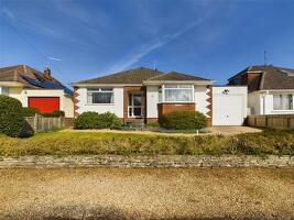 Picture #0 of Property #1310425641 in The Orchard, Bransgore, Christchurch BH23 8JG