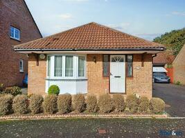Picture #10 of Property #1310952141 in Doulton Gardens, Whitecliff, Poole BH14 8RG