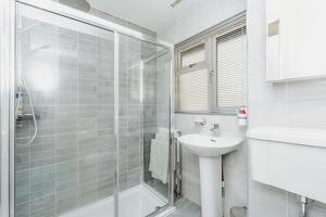 Picture #4 of Property #1313469141 in Wellers Close, West Totton, Southampton SO40 8FG