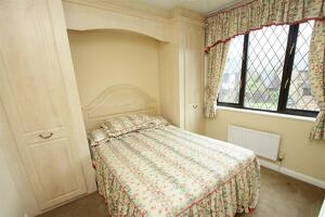 Picture #9 of Property #1328674641 in Bishops Close, Bournemouth BH7 7AB