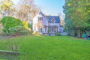 Picture #12 of Property #1336713441 in The Avenue, Branksome Park BH13 6HE