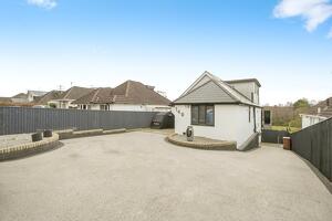 Picture #20 of Property #1339674441 in Evering Avenue, Poole BH12 4JH