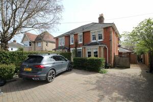 Picture #0 of Property #1345675641 in College Road, Ringwood BH24 1NX