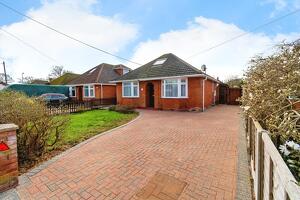 Picture #0 of Property #1352439441 in Calmore Road, Totton, Southampton SO40 8GL