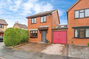 Picture #0 of Property #1355074641 in Tamorisk Drive, Totton, Southampton SO40 8UD