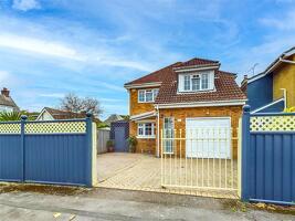 Picture #11 of Property #1362321141 in Heath Road, Walkford, Christchurch BH23 5RH