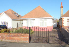 Picture #0 of Property #1367180541 in Wynford Road, Bournemouth BH9 3ND