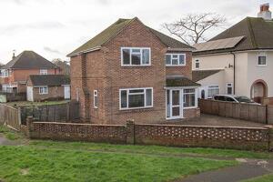 Picture #0 of Property #1380860541 in Rushington SO40 9BW