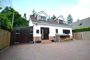 Picture #0 of Property #1384342641 in HOME WITH ANNEXE in Manor Road, Verwood BH31 6DX