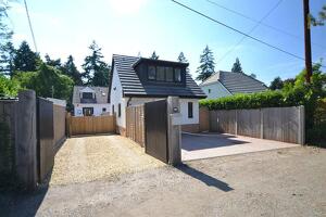 Picture #2 of Property #1384342641 in HOME WITH ANNEXE in Manor Road, Verwood BH31 6DX