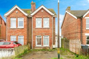 Picture #0 of Property #1394038641 in Rossmore Road, Poole BH12 2HL
