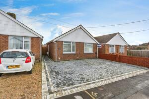 Picture #0 of Property #1405470741 in Oaklands Avenue, Totton, Southampton SO40 3JN