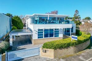 Picture #0 of Property #1425035541 in Grasmere Road, Sandbanks BH13 7RH