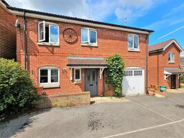 Picture #0 of Property #1430308731 in Wellow Gardens, Oakdale, POOLE BH15 3RP
