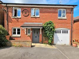 Picture #18 of Property #1430308731 in Wellow Gardens, Oakdale, POOLE BH15 3RP
