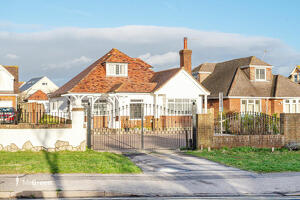Picture #1 of Property #1443814341 in Belle Vue Road, Southbourne, Bournemouth BH6 3DP