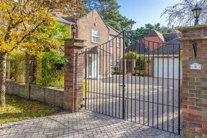 Picture #10 of Property #1463216241 in Castlemews, Ringwood BH24 2BG