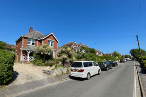 Picture #1 of Property #1467920631 in Rabling Road, Swanage BH19 1EG