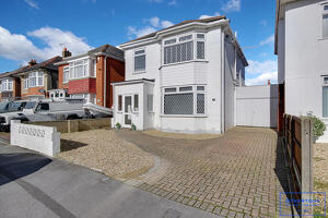 Picture #0 of Property #1489691541 in Gresham Road,  Bournemouth BH9 1QS