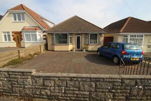 Picture #0 of Property #1492556541 in Woodlands Avenue, Poole BH15 4EE
