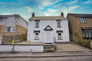 Picture #0 of Property #1502285541 in Beaconsfield Road, Parkstone, Poole BH12 2NH