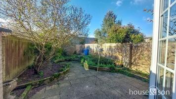 Picture #14 of Property #1506323541 in Wedgwood Drive, Whitecliff, Poole BH14 8ET