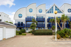 Picture #18 of Property #1511896641 in Banks Road, Sandbanks, Poole BH13 7PP