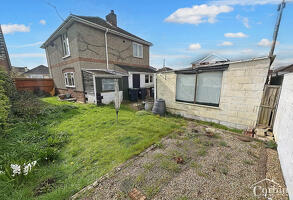 Picture #1 of Property #1524031641 in Headswell Crescent, Bournemouth BH10 6LG