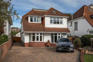 Picture #2 of Property #1526112141 in Sandbanks Road, Lilliput BH14 8EY