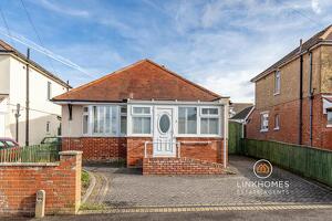 Picture #0 of Property #1526441541 in Winifred Road, Poole BH15 3PU