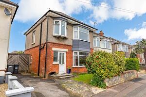 Picture #15 of Property #1527745641 in Victoria Park Road, Moordown BH9 2RD