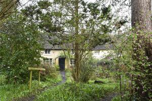 Picture #16 of Property #1529041641 in Green Bottom, Colehill, Wimborne BH21 2LW