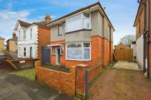 Picture #1 of Property #1530159441 in Highfield Road, Bournemouth BH9 2SG