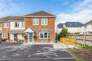 Picture #0 of Property #1531022241 in Ashmore Avenue, Poole BH15 4BZ