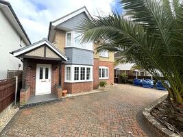 Picture #0 of Property #1540546641 in Marlborough Road, Lower Parkstone BH14 0HJ