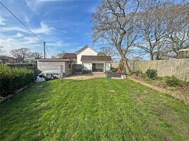 Picture #1 of Property #1546985541 in Everton Road, Hordle, Lymington SO41 0FF