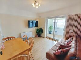 Picture #2 of Property #1548086541 in Herbert Avenue, Parkstone, Poole BH12 4EE