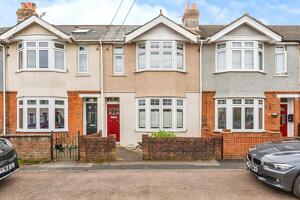 Picture #0 of Property #1567861641 in Downs Park Crescent, Southampton SO40 9GQ