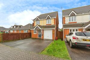 Picture #0 of Property #1573324341 in Hawkers Close, Totton, Southampton SO40 3GG