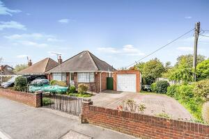 Picture #0 of Property #1576786431 in Downs Park Avenue, Totton, Southampton SO40 9JF