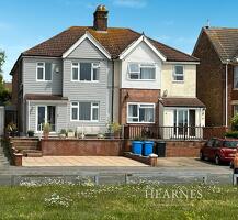 Picture #0 of Property #1577919441 in Sterte Esplanade , Holes Bay, Poole BH15 2BA