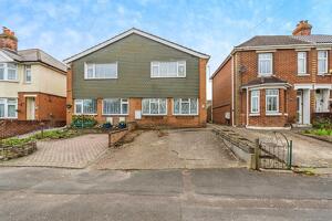 Picture #0 of Property #1587921741 in Eling Lane, Totton, Southampton SO40 9GG