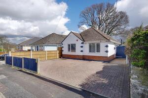 Picture #0 of Property #1594728441 in High Howe Lane, Bearwood BH11 9QU