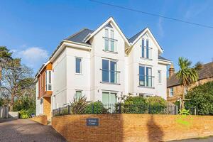Picture #0 of Property #1596261441 in Sandringham Road, Lower Parkstone, Poole BH14 8TH