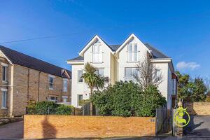 Picture #18 of Property #1596261441 in Sandringham Road, Lower Parkstone, Poole BH14 8TH