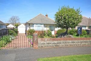 Picture #0 of Property #1610568921 in Chiltern Drive, Barton on Sea, New Milton BH25 7JY